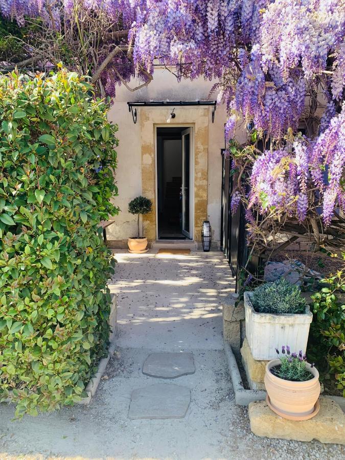 Le Mas Des Glycines Salon-de-Provence Exterior photo
